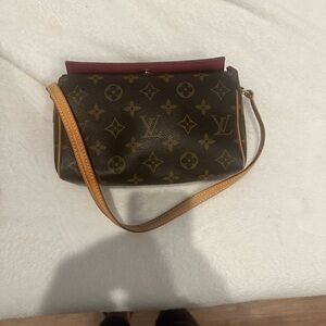 Small Louis Vuitton bag in perfect condition.